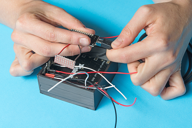 Plug the USB cable into the Qduino